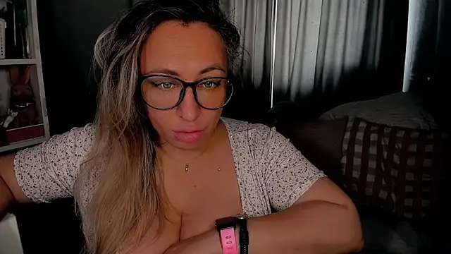 Snapshot of CumOnMy_Tits chatting on October 13, 5:21 am CumOnMy Tits online show from October 13, 5:21 am
