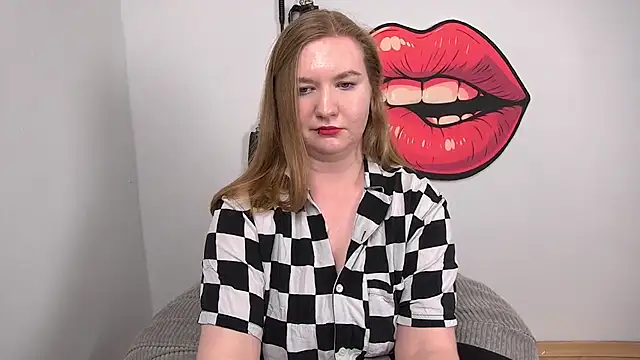 Snapshot of LaraDream chatting on October 4, 3:49 pm LaraDream online show from October 4, 3:49 pm