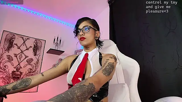 luci fer devil online show from November 14, 1:38 am